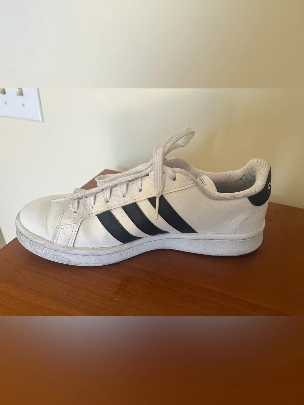 Adidas cloudform women’s size 9